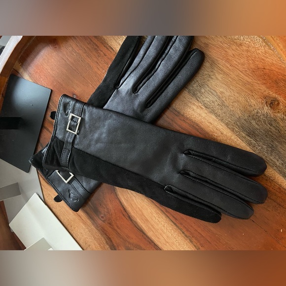 Roots Accessories - New Roots leather womens gloves